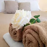 Romantic Getaway On 브루나테